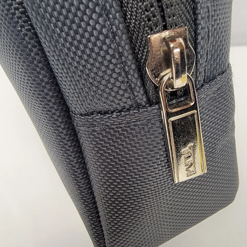 Tumi Gray Unisex‎ Toiletry Bag